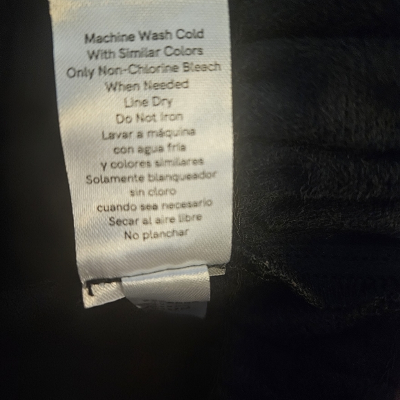 Venus Faux Leather Smocked Off-The-Shoulder Crop Top Size Small - Picture 7 of 11